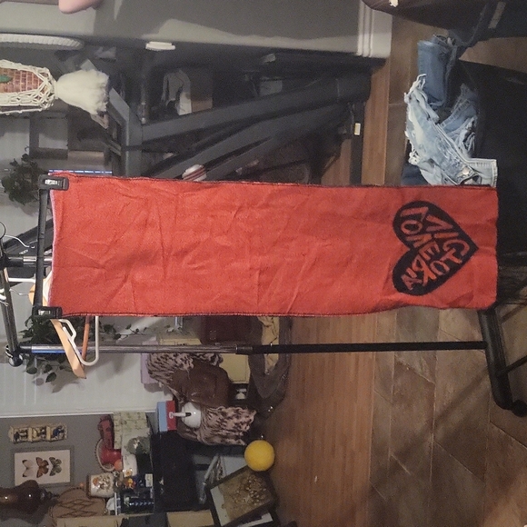 Victoria's secret scarf - Picture 3 of 5